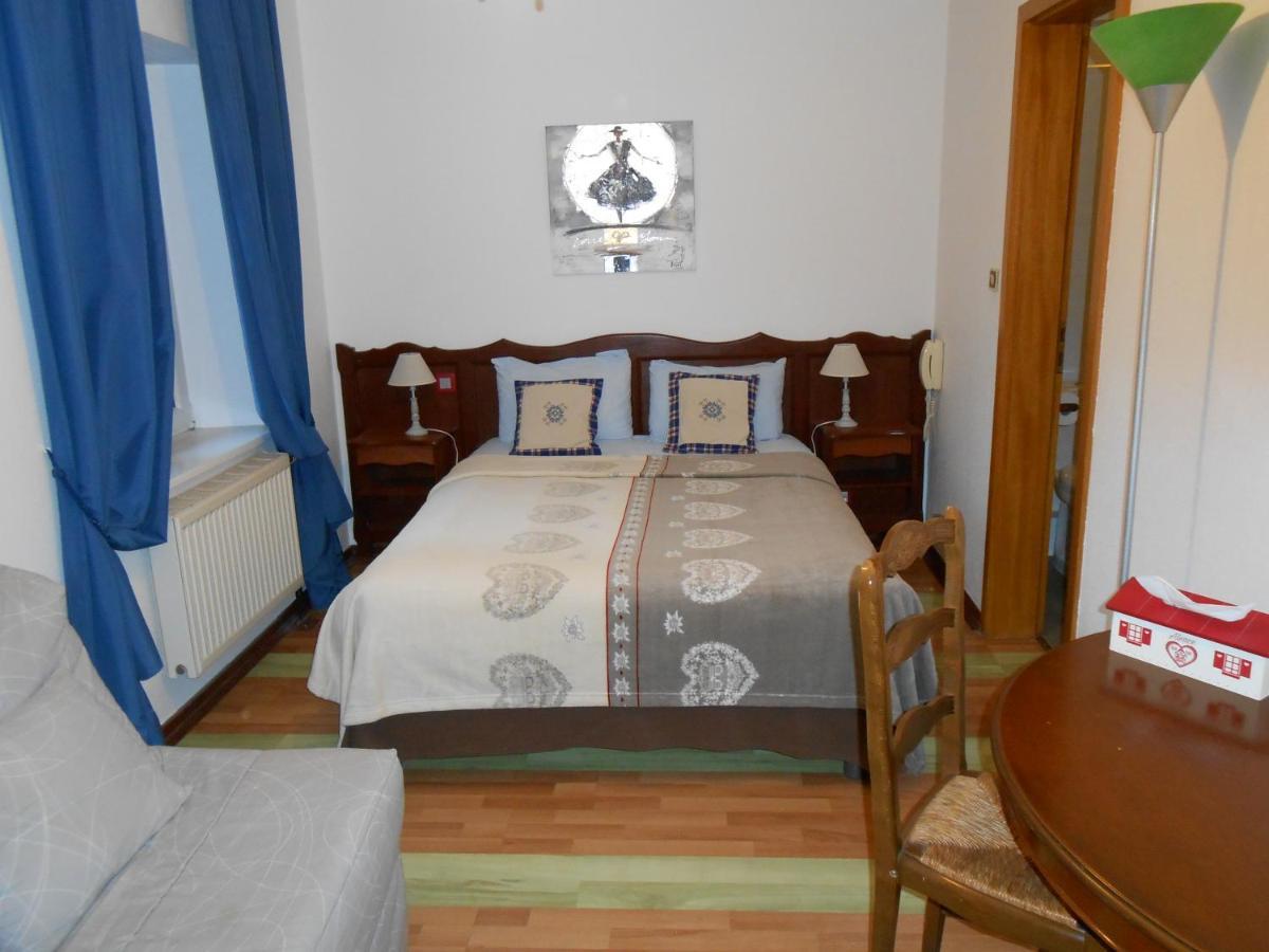 Au Fief Du Chateau 3*